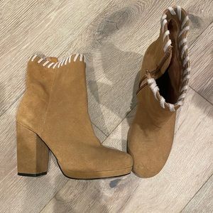Urban Outfitters western bootie heel size 7
